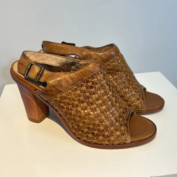 FRYE Sofia  Women's Heels Sandals Size Brown Woven Leather Buckle 4" Heel size 8 - Picture 6 of 14